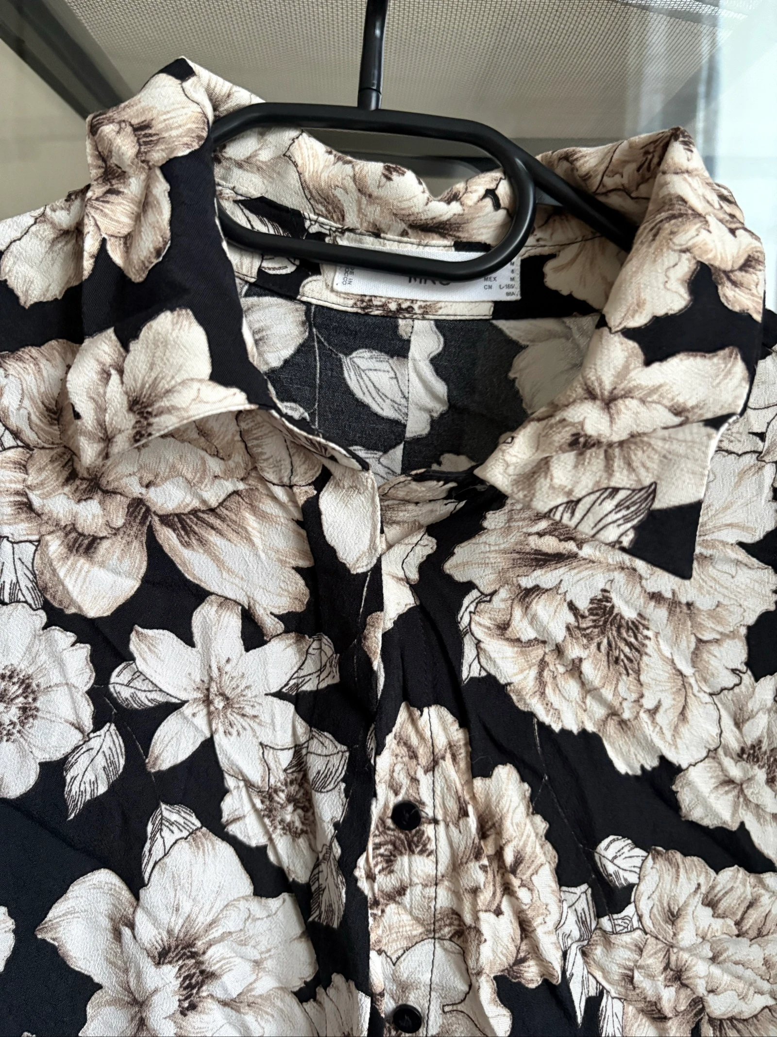 Zwarte dames blouse M met witte bloemen Mango – photo 4